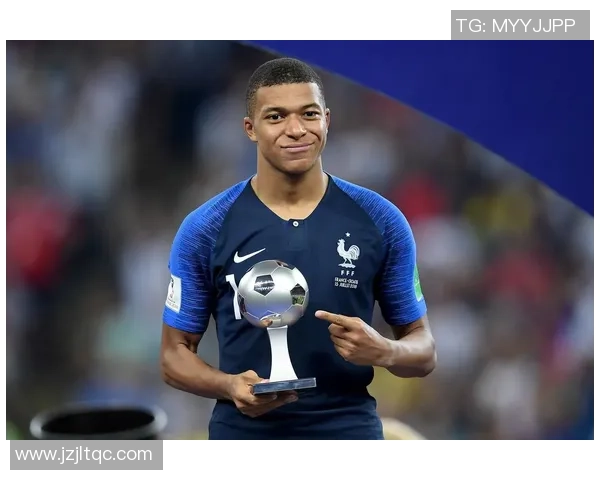 足球阿龙的传奇之路：从草根球员到世界舞台的闪耀明星